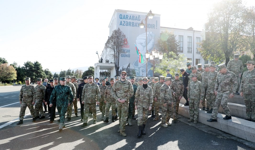 Prezident və birinci xanım Xankəndi şəhərində keçirilən hərbi paradda iştirak ediblər - YENİLƏNİB (FOTOLAR)
